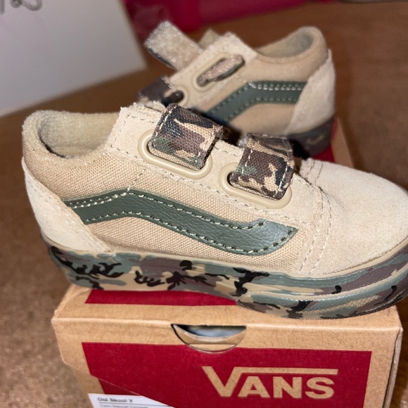 Brand new size 4 green vans with box - Picture 1 of 2